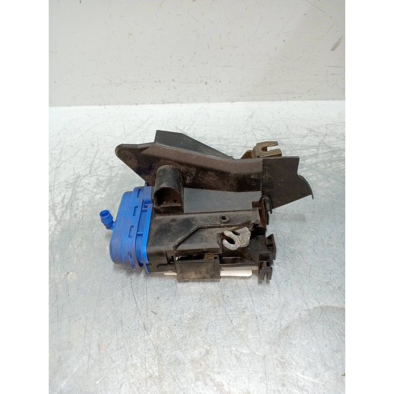 Recambio de motor cierre centralizado trasero derecho para audi a4 avant (b5) 1.9 tdi referencia OEM IAM 8D0839016A  5P