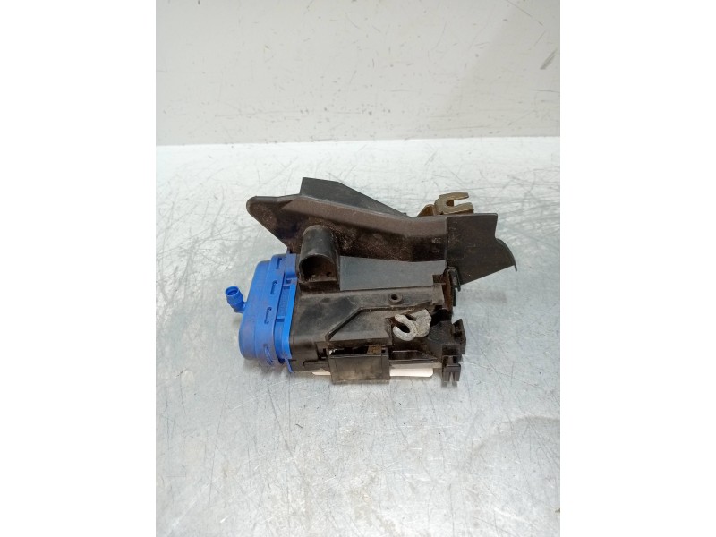 Recambio de motor cierre centralizado trasero derecho para audi a4 avant (b5) 1.9 tdi referencia OEM IAM 8D0839016A  5P