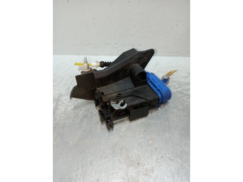 Recambio de motor cierre centralizado trasero izquierdo para audi a4 avant (b5) 1.9 tdi referencia OEM IAM 8D0839015A  4P