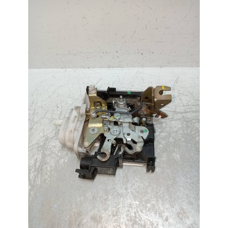 Recambio de motor cierre centralizado delantero derecho para audi a4 berlina (b5) 1.9 tdi referencia OEM IAM 8D1837016F  4P