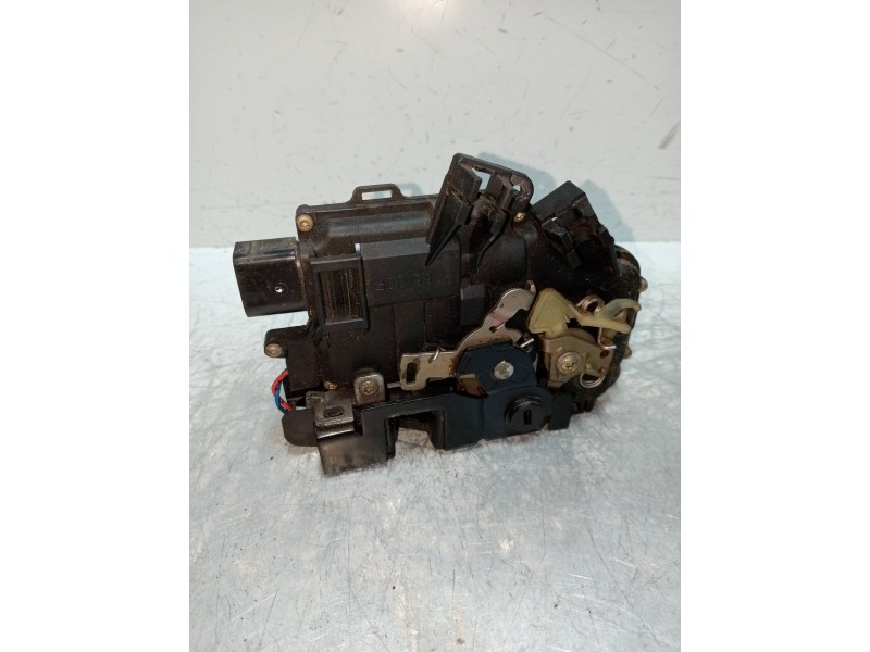 Recambio de motor cierre centralizado trasero derecho para audi allroad quattro (4b5) 2.5 tdi (132kw) referencia OEM IAM 4B08390