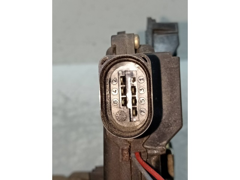 Recambio de motor cierre centralizado trasero derecho para audi a6 berlina (4b2) 2.5 tdi referencia OEM IAM 4B0839016B  4P