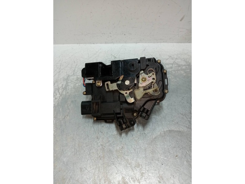 Recambio de motor cierre centralizado trasero izquierdo para audi a6 berlina (4b2) 2.7 v6 30v biturbo referencia OEM IAM 4B08390