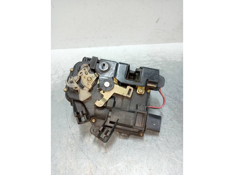 Recambio de motor cierre centralizado trasero derecho para audi a6 berlina (4b2) 2.5 tdi referencia OEM IAM   4P