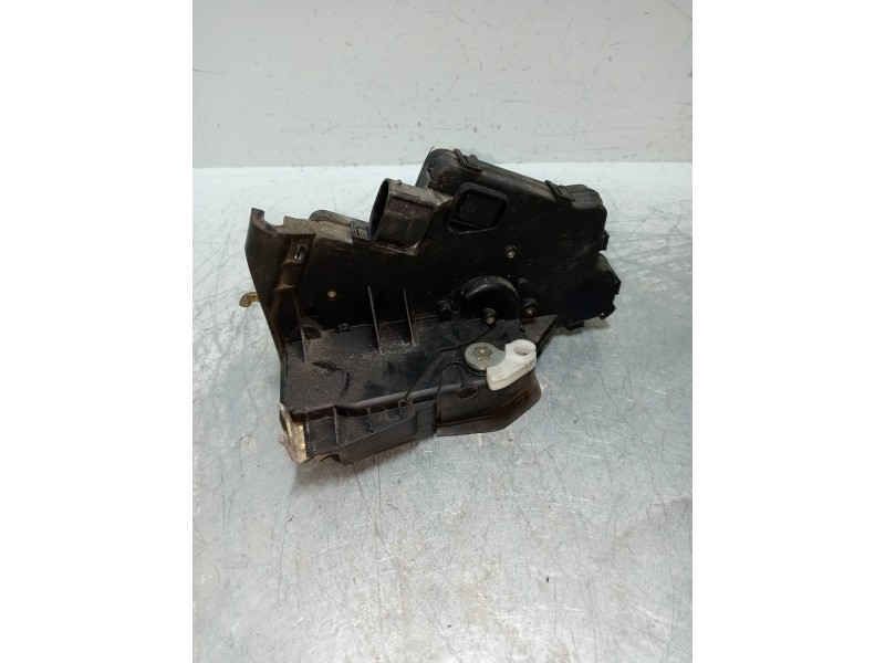Recambio de motor cierre centralizado trasero izquierdo para bmw serie 3 touring (e46) 330xi referencia OEM IAM   5P