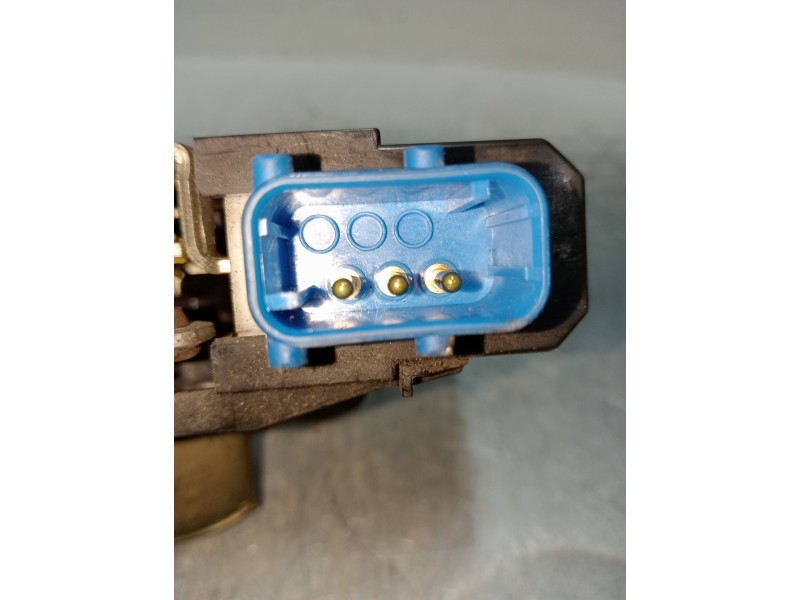 Recambio de motor cierre centralizado trasero izquierdo para bmw serie 3 berlina (e36) 318tds referencia OEM IAM 8353011  4P