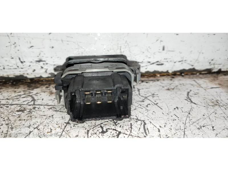 Recambio de mando elevalunas delantero derecho para renault modus pack dynamique referencia OEM IAM 28082  5P