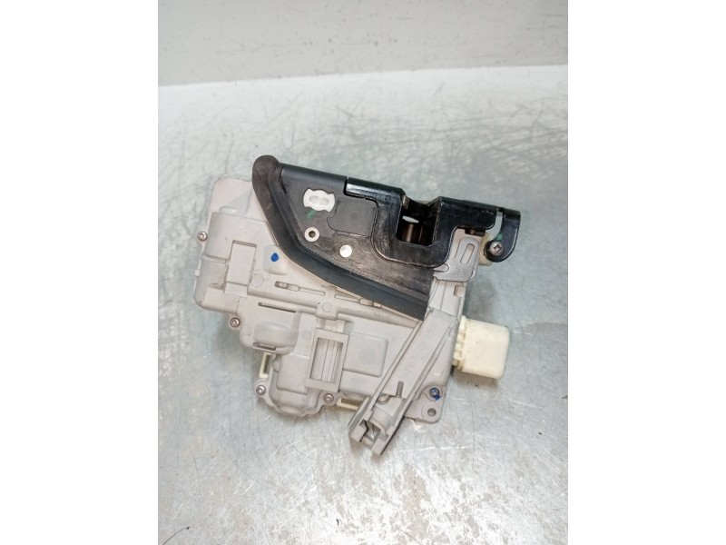 Recambio de motor cierre centralizado delantero derecho para audi a6 avant (4f2) 2.0 16v tdi referencia OEM IAM 4F1837016  4P