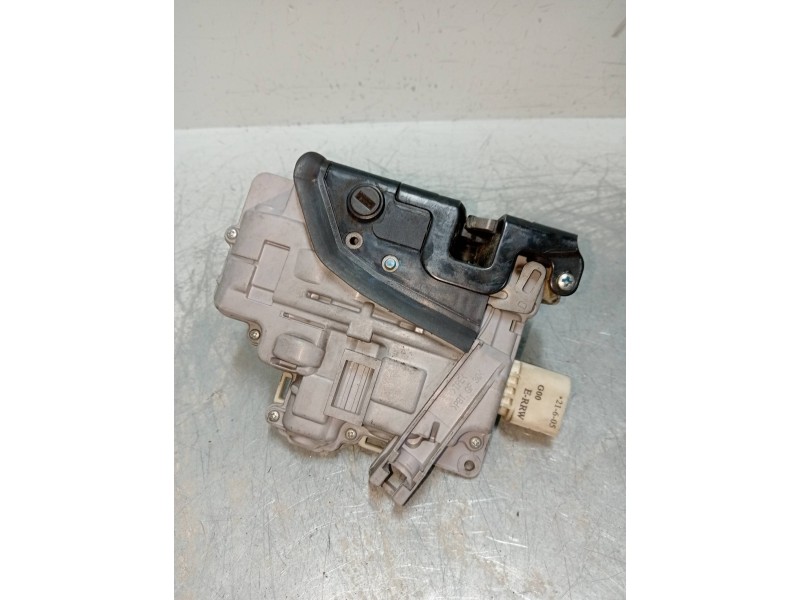 Recambio de motor cierre centralizado trasero derecho para audi a6 berlina (4f2) referencia OEM IAM 4F0839016  4P Recambio de motor cierre centralizado trasero derecho para audi a6 berlina (4f2) referencia OEM IAM 4F0839016  4P