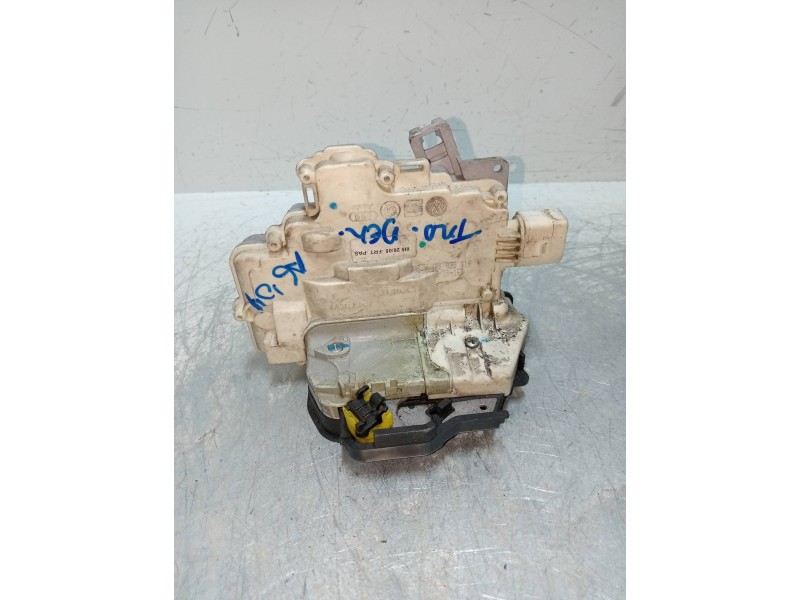 Recambio de motor cierre centralizado trasero derecho para audi a6 berlina (4f2) referencia OEM IAM 4F0839016  4P Recambio de motor cierre centralizado trasero derecho para audi a6 berlina (4f2) referencia OEM IAM 4F0839016  4P