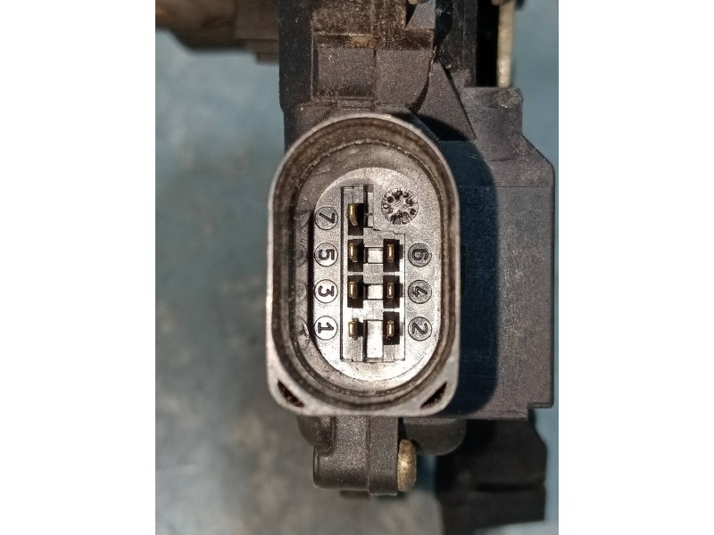 Recambio de motor cierre centralizado trasero izquierdo para audi a6 avant (4b5) 2.5 v6 24v tdi referencia OEM IAM   5P