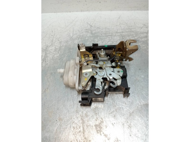 Recambio de motor cierre centralizado delantero derecho para audi a8 (d2) 4.2 quattro referencia OEM IAM 8D1839016F  4P