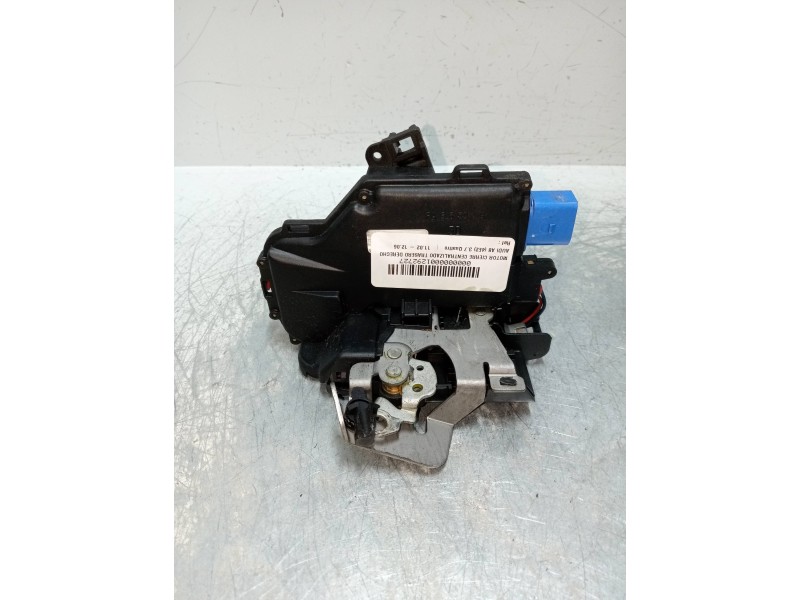 Recambio de motor cierre centralizado trasero derecho para audi a8 (4e2) 3.7 quattro referencia OEM IAM   4P