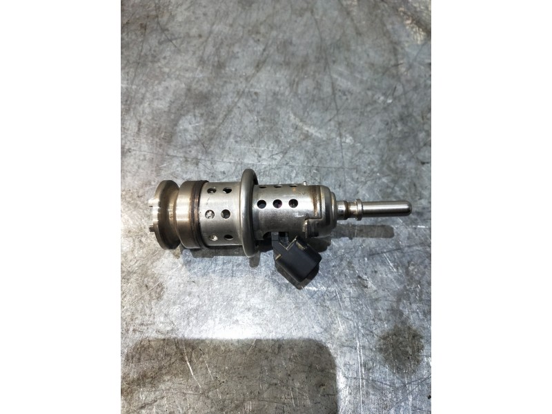 Recambio de inyector para volvo v60 cross country pro awd referencia OEM IAM 32203677  ADBLUE