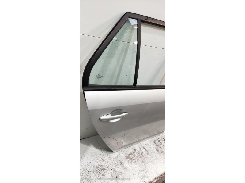 Recambio de puerta trasera derecha para kia carens (un) concept referencia OEM IAM   5P