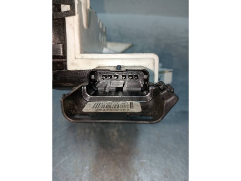 Recambio de motor cierre centralizado delantero derecho para peugeot partner kasten confort l1 referencia OEM IAM 828407 A01853 