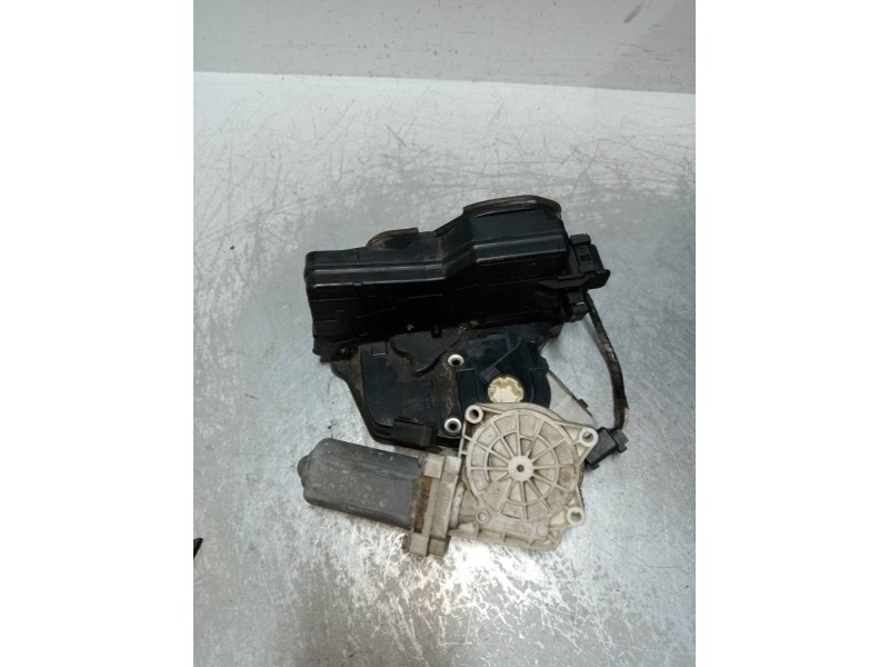 Recambio de motor cierre centralizado trasero derecho para bmw serie 7 (e65/e66) 3.6 v8 32v cat referencia OEM IAM 7028910  4P