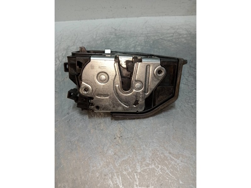 Recambio de motor cierre centralizado delantero derecho para bmw serie 5 touring (e61) 525d referencia OEM IAM 7167068  5P