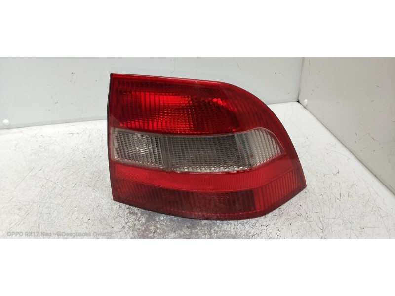 Recambio de piloto trasero derecho para opel vectra b berlina básico referencia OEM IAM 90568049  