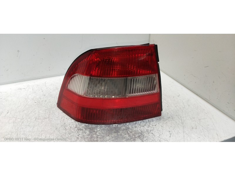 Recambio de piloto trasero izquierdo para opel vectra b berlina básico referencia OEM IAM 90568047  