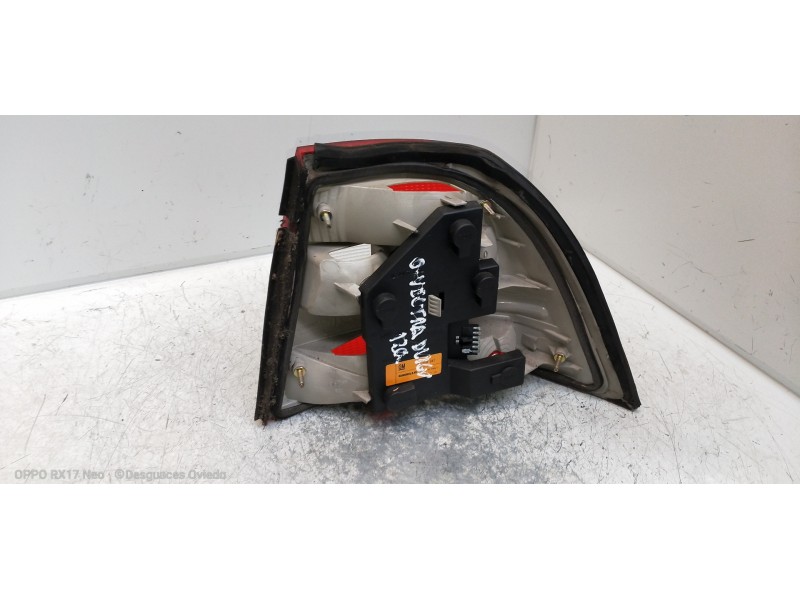 Recambio de piloto trasero izquierdo para opel vectra b berlina básico referencia OEM IAM 90568047  