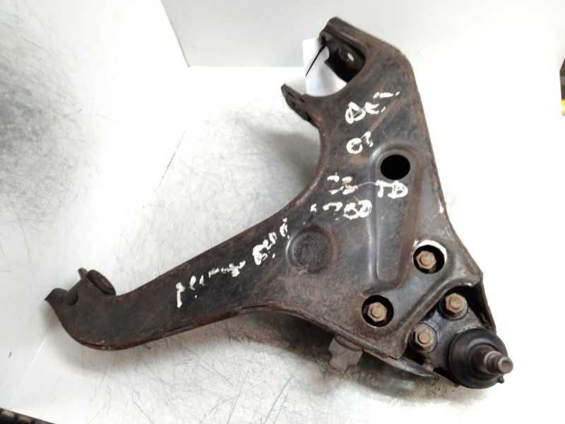 Recambio de brazo suspension inferior delantero derecho para mitsubishi l 200 (k6/7) referencia OEM IAM   