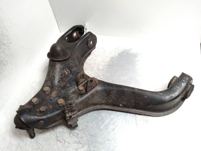 Recambio de brazo suspension inferior delantero derecho para mitsubishi l 200 (k6/7) referencia OEM IAM   