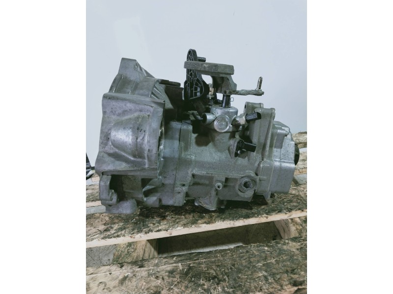 Recambio de caja cambios para audi a3 sedán(8vs) attraction referencia OEM IAM PTU 03124 37 0529 6V