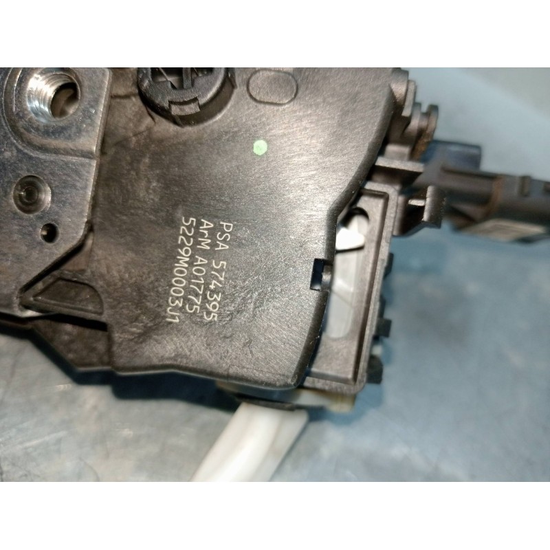 Recambio de motor cierre centralizado trasero izquierdo para citroen c5 berlina exclusive referencia OEM IAM 574395 A01775 4P