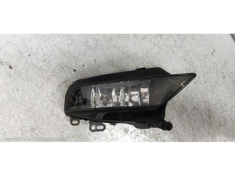 Recambio de faro antiniebla derecho para audi a3 sedán(8vs) attraction referencia OEM IAM 8V0941700B  
