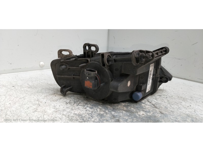 Recambio de faro antiniebla derecho para audi a3 sedán(8vs) attraction referencia OEM IAM 8V0941700B  
