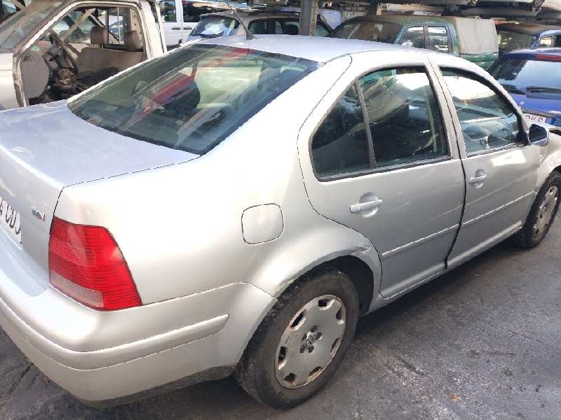 volkswagen bora berlina (1j2) del año 2003