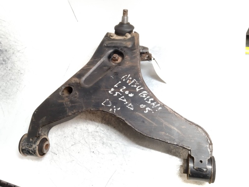 Recambio de brazo suspension inferior delantero derecho para mitsubishi l 200 (ka0/kb0) 2.5 di-d cat referencia OEM IAM   