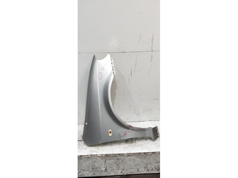 Recambio de aleta delantera derecha para kia carnival ii 2.9 cdri ex referencia OEM IAM   