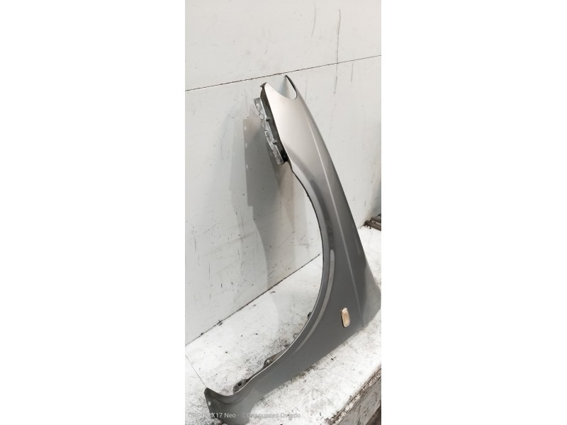 Recambio de aleta delantera izquierda para kia carnival ii 2.9 cdri ex referencia OEM IAM   