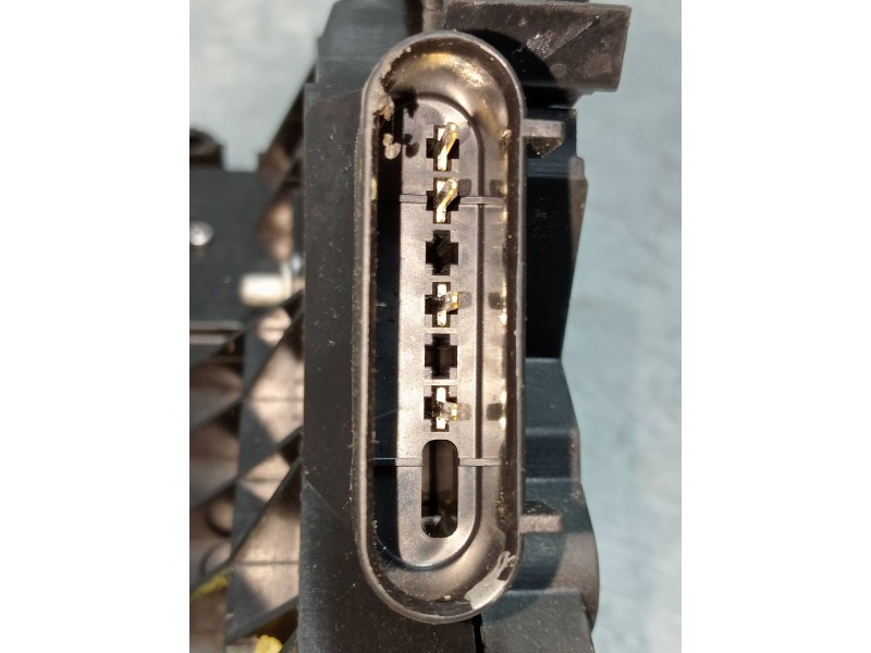 Recambio de motor cierre centralizado delantero derecho para ford fiesta (ccn) sync edition referencia OEM IAM 40644138 AM5AU218