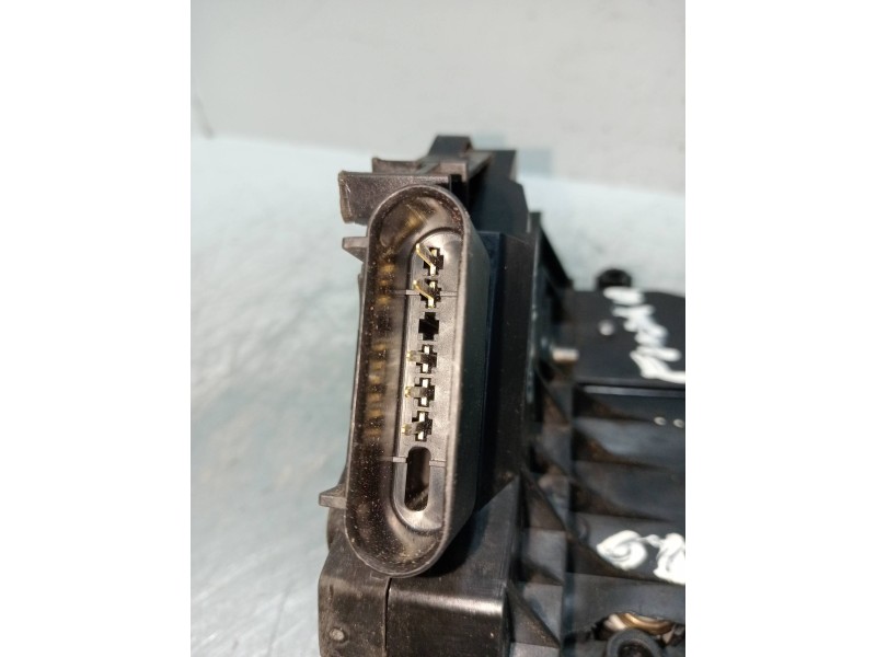 Recambio de motor cierre centralizado delantero izquierdo para ford fiesta (cb1) ambiente referencia OEM IAM 40534133 8A6AA21813