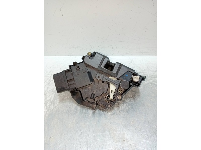 Recambio de motor cierre centralizado trasero izquierdo para ford focus berlina (cap) trend referencia OEM IAM 4M5AR26413BB  5P