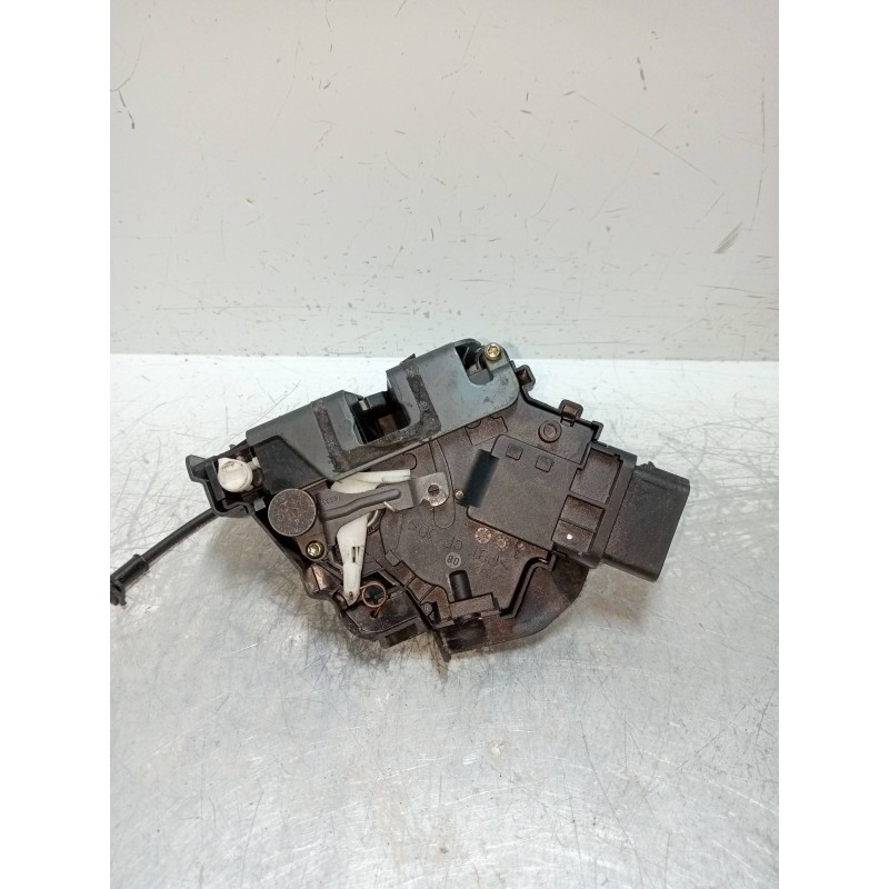 Recambio de motor cierre centralizado trasero derecho para ford focus berlina (cap) 1.6 16v cat referencia OEM IAM 4M5AR26412BB 