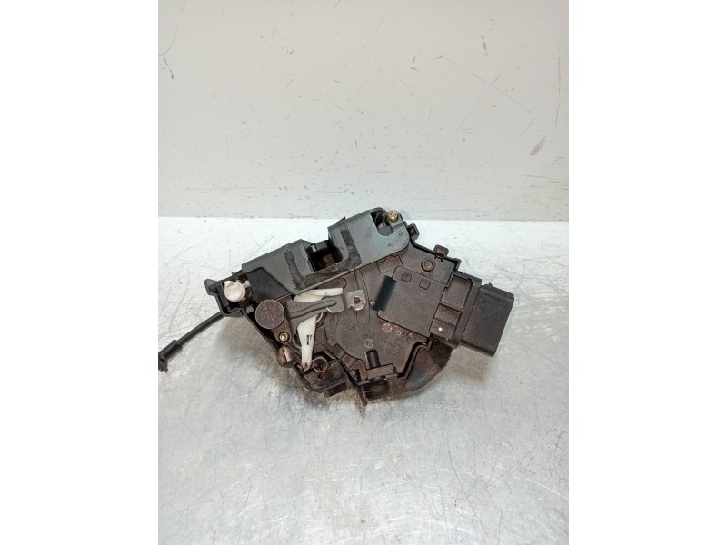 Recambio de motor cierre centralizado trasero derecho para ford focus berlina (cap) 1.6 16v cat referencia OEM IAM 4M5AR26412BB 