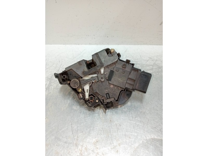 Recambio de motor cierre centralizado delantero derecho para ford focus sportbreak (cap) 1.6 tdci cat referencia OEM IAM 3M5AR21