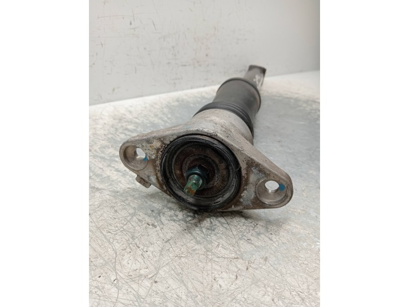 Recambio de amortiguador trasero izquierdo para kia carens (un) concept referencia OEM IAM 553111D020  