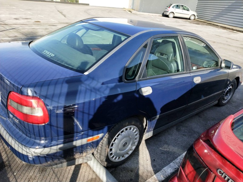 volvo s40 berlina del año 1997