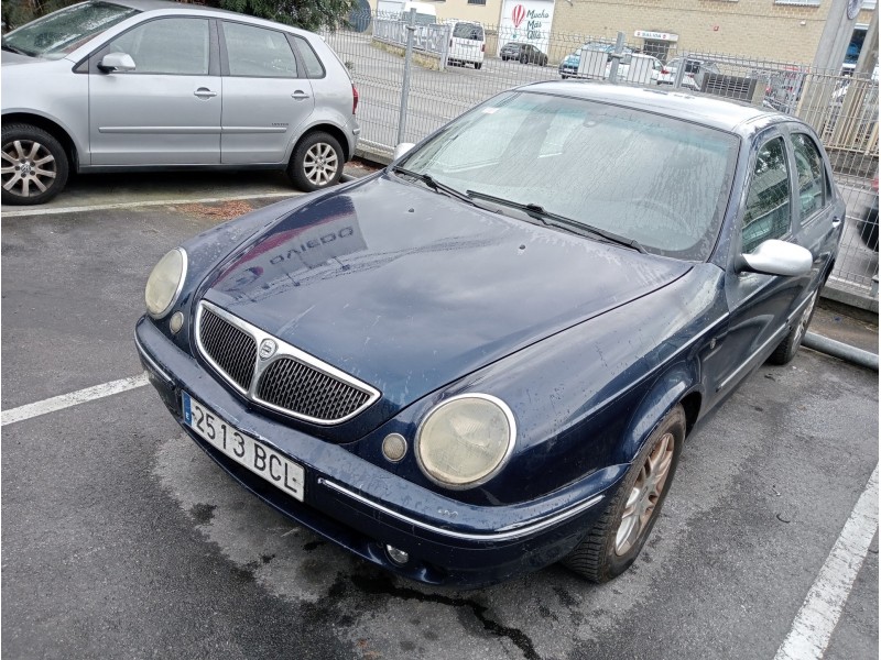 lancia lybra berlina del año 2000