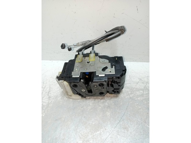 Recambio de motor cierre centralizado delantero izquierdo para hyundai i20 1.2 cat referencia OEM IAM A045035 3P 3P