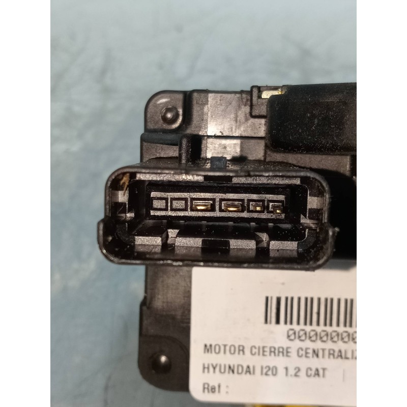 Recambio de motor cierre centralizado delantero izquierdo para hyundai i20 1.2 cat referencia OEM IAM A045035 3P 3P
