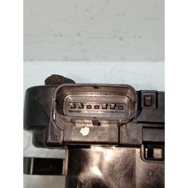 Recambio de motor cierre centralizado trasero derecho para hyundai ix20 1.4 cat referencia OEM IAM 814201K000  5P