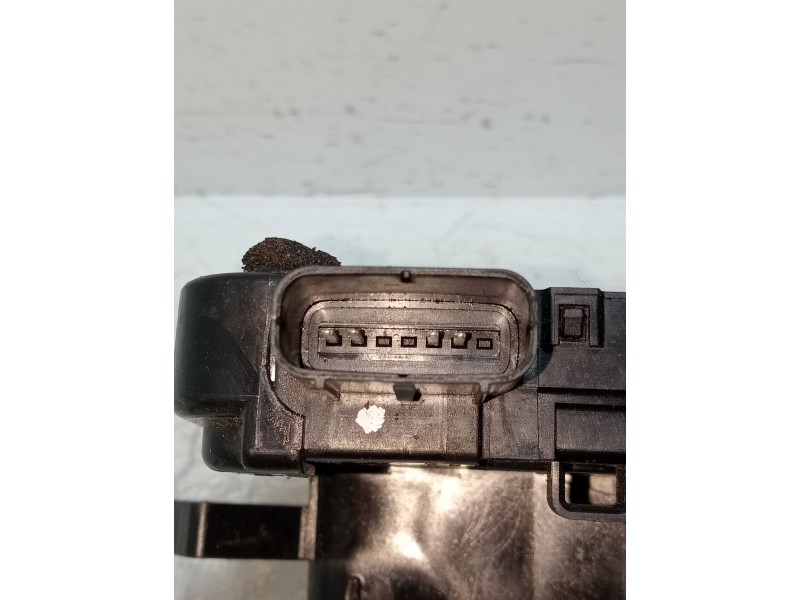 Recambio de motor cierre centralizado trasero derecho para hyundai ix20 1.4 cat referencia OEM IAM 814201K000  5P