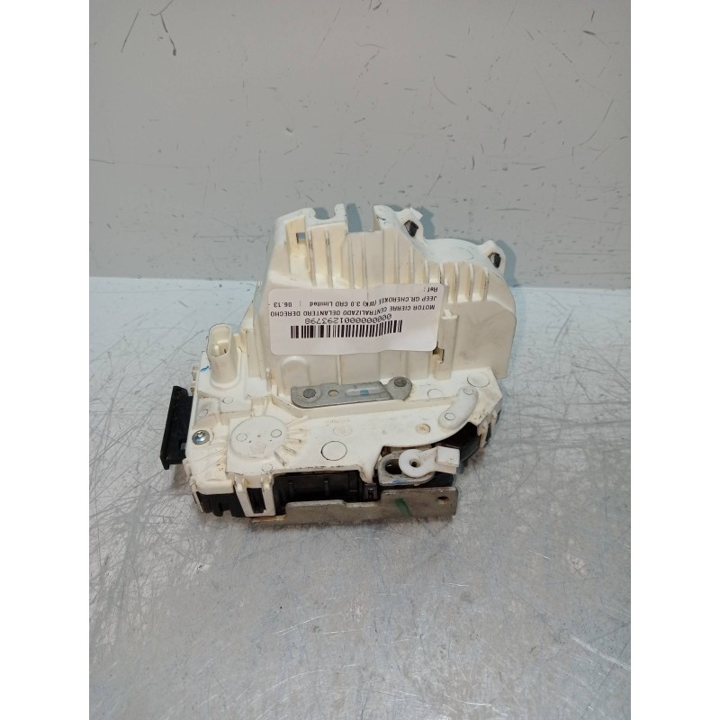 Recambio de motor cierre centralizado delantero derecho para jeep gr.cherokee (wk) 3.0 crd limited referencia OEM IAM P04589924A