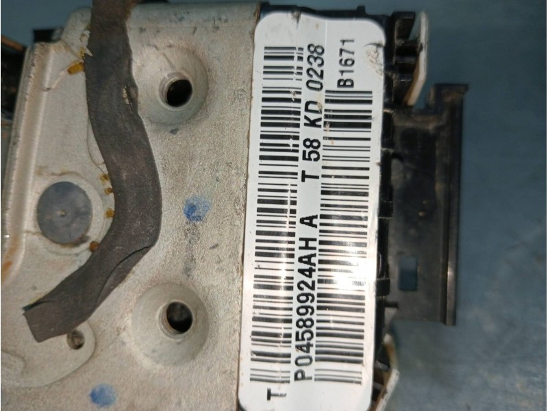 Recambio de motor cierre centralizado delantero derecho para jeep gr.cherokee (wk) 3.0 crd limited referencia OEM IAM P04589924A